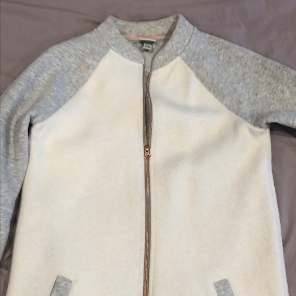 Cream/Grey Sweater - image 2